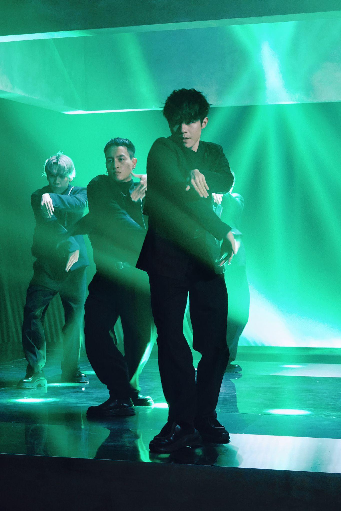 Ian陳卓賢苦練舞步為Hellosss送驚喜。