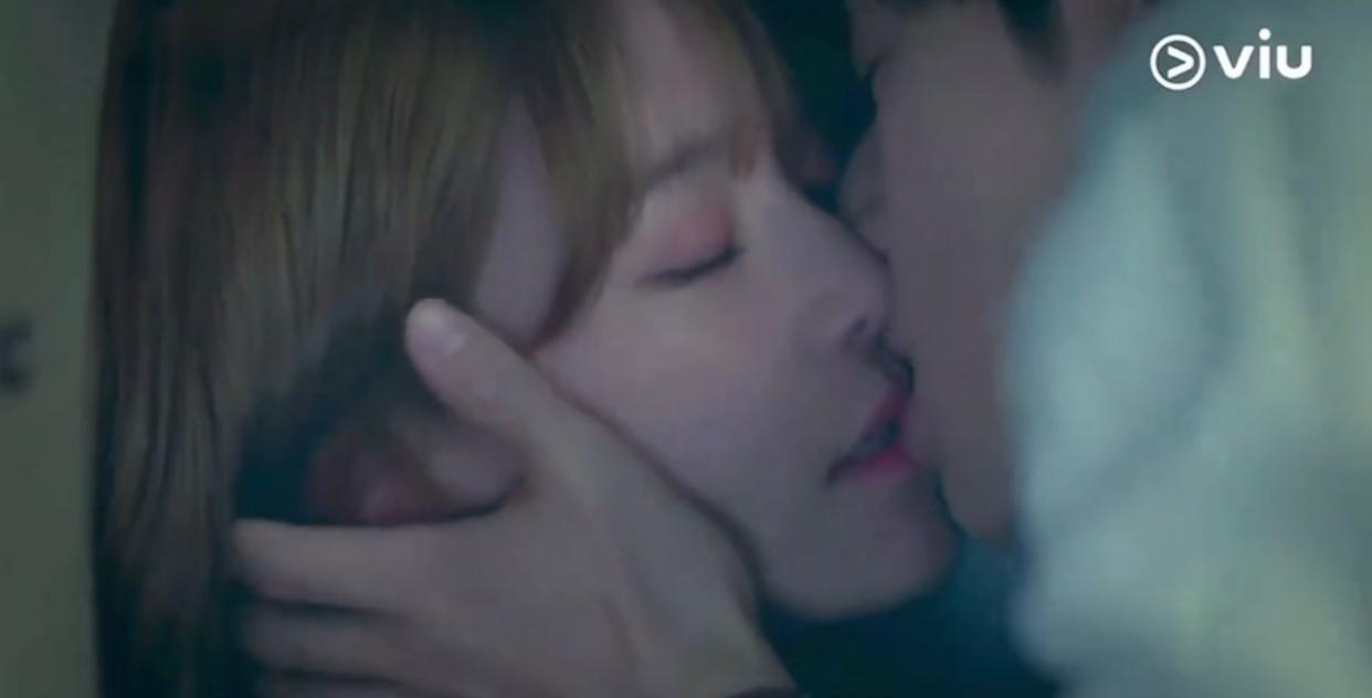 車銀優與朴圭瑛的衣櫃咀戲成為熱話。