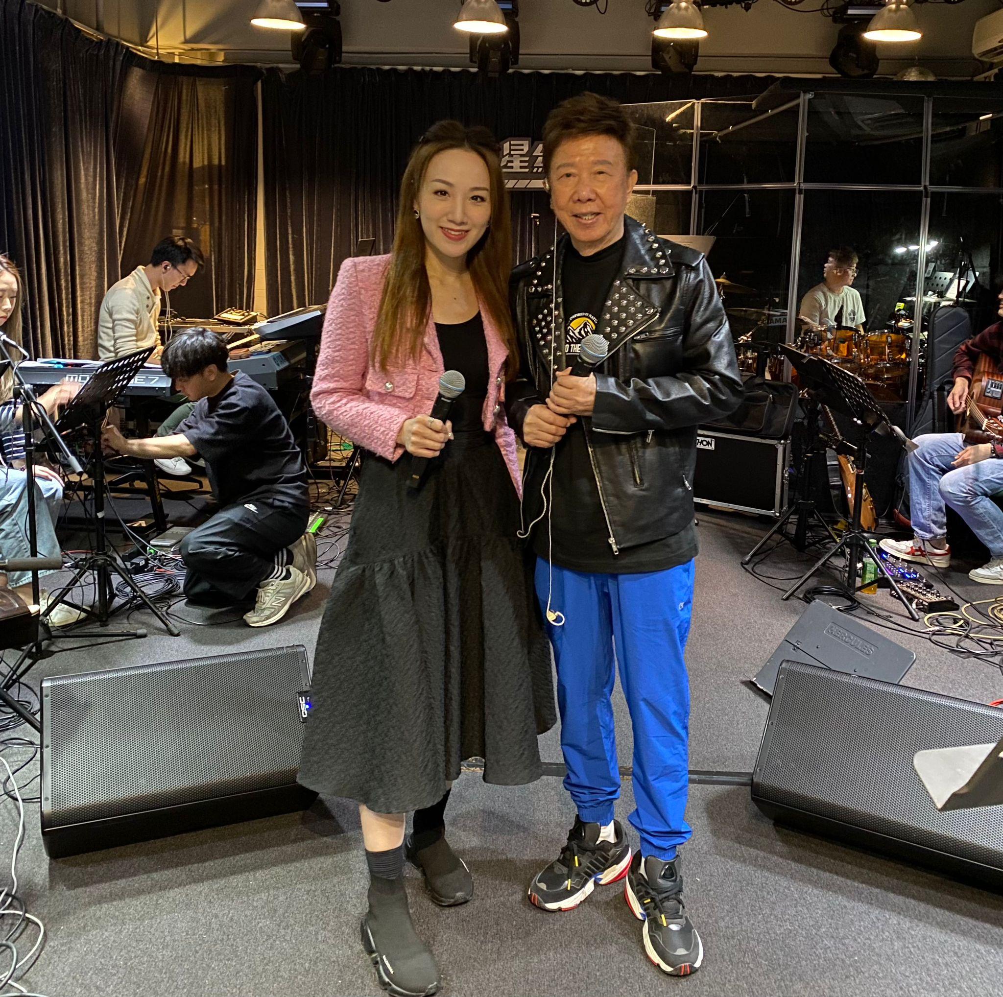 主持人瑪姬躋身歌手行列,獲得尹光力撐。