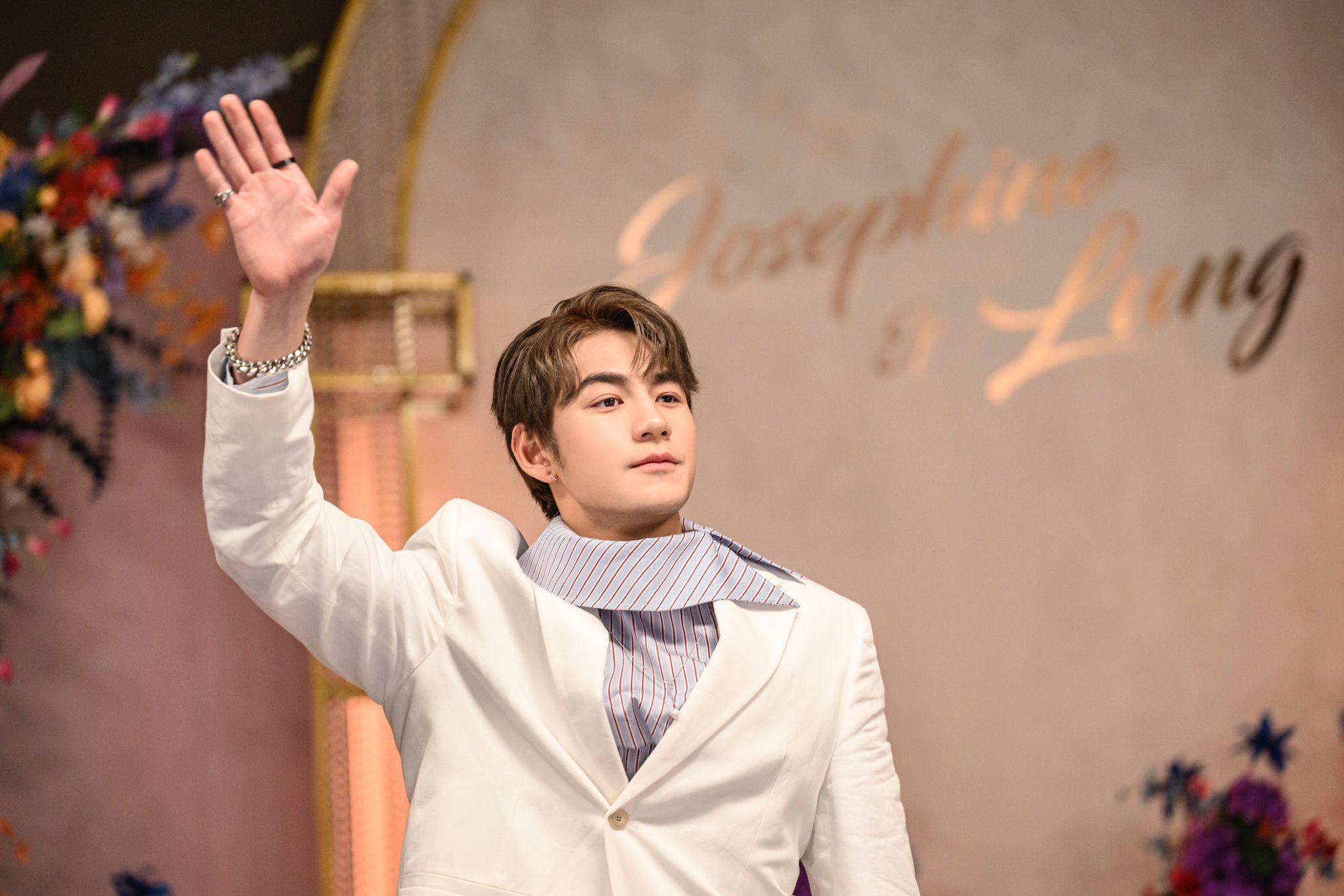 Jeffrey演明星Mark Gor,風靡萬千少女。