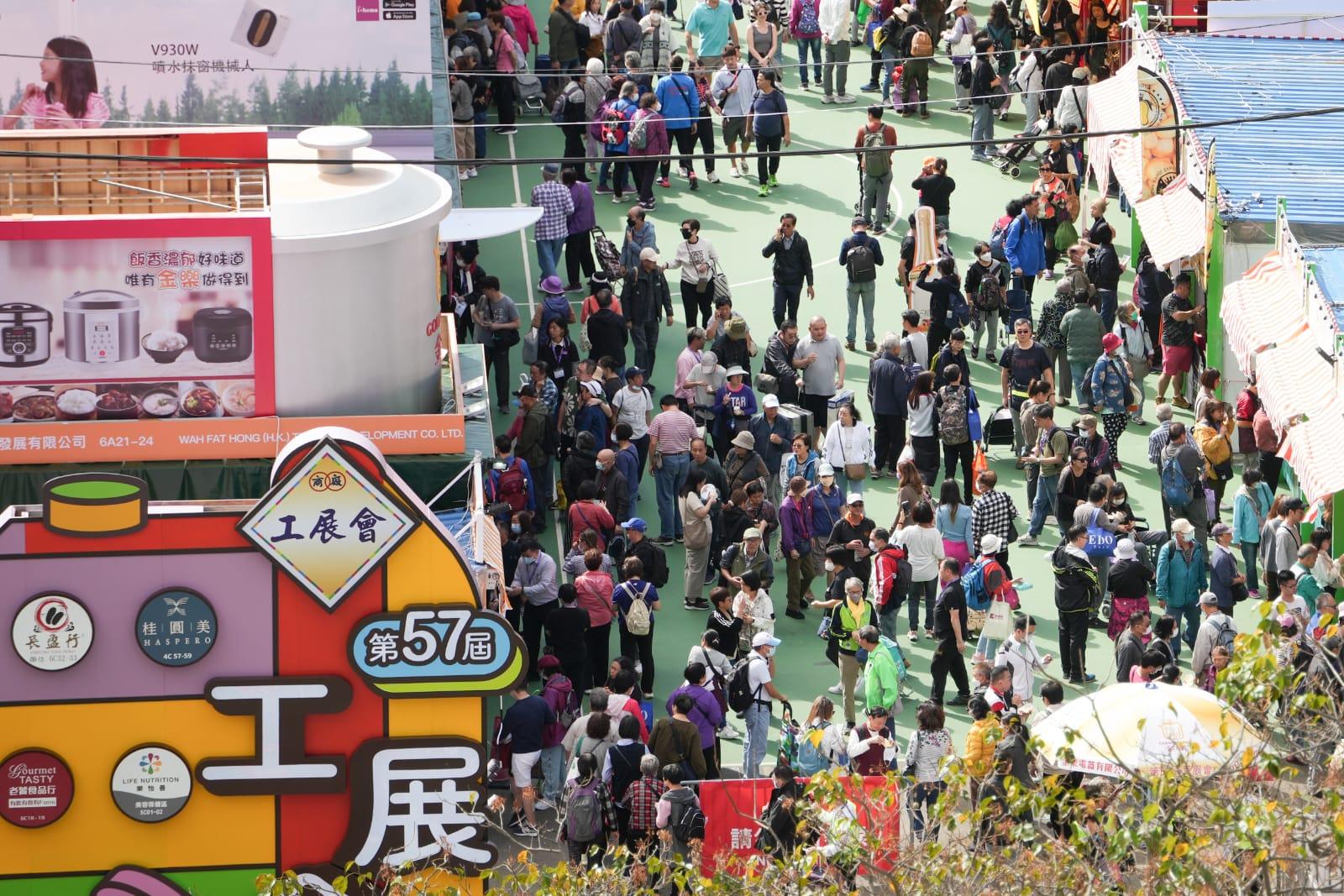 工展會2023|工展會復辦美食區,設有超過30個熟食攤位,並且首設酒精類飲品攤位。(李睿哲攝)