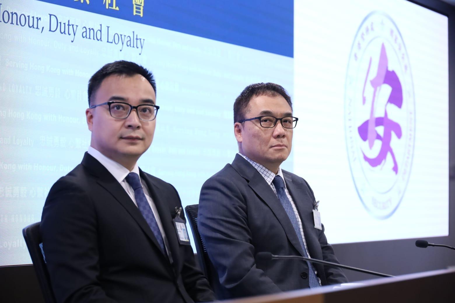 警務處國家安全處(國安處)在灣仔警察總部舉行記者會,國安處總警司李桂華及高級警司洪毅出席,再通緝多5名已離港潛逃人士,包括鄭文傑、許穎婷、邵嵐、蔡明達、霍嘉誌,每人懸紅100萬元。(鍾式明攝)