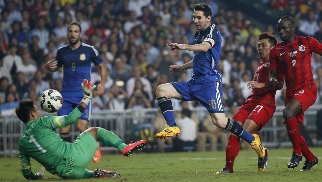 美斯雖然沒正選上陣,但阿根廷實力仍在港隊之上,很快就領先4:0,這位當時仍於巴塞隆拿效力的超級球星在60分鐘後備入替,隨即個人梅開二度及交出1個助攻,終帶領阿根廷以7:0擊敗港隊