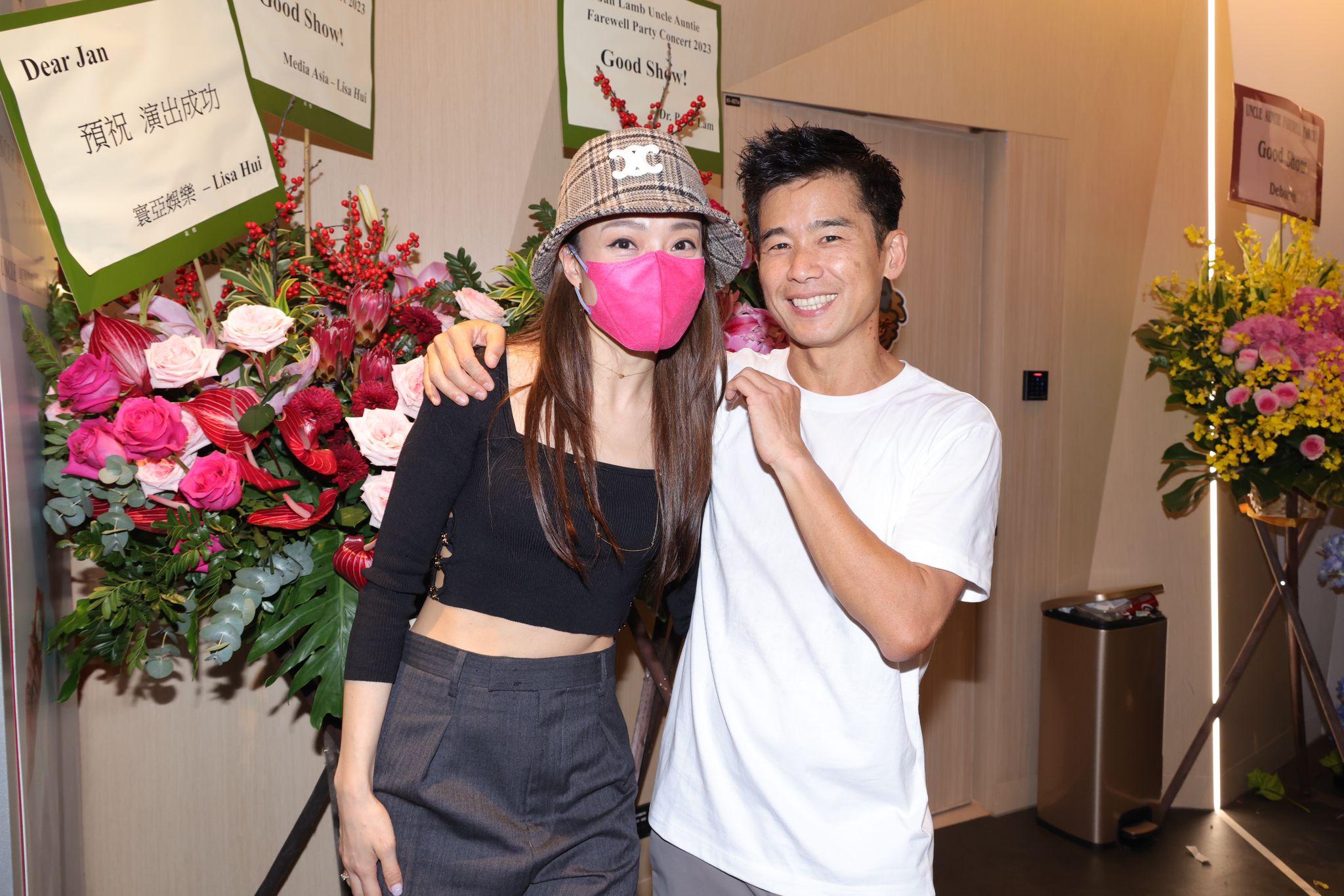 容祖兒到後台跟林海峰合照。