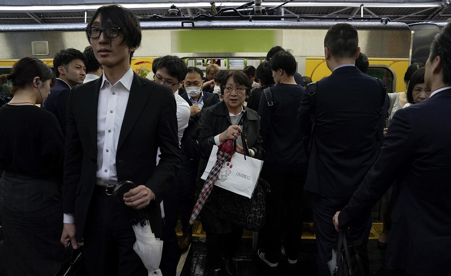 車廂人多擠迫,色狼容易下手。(資料圖片)