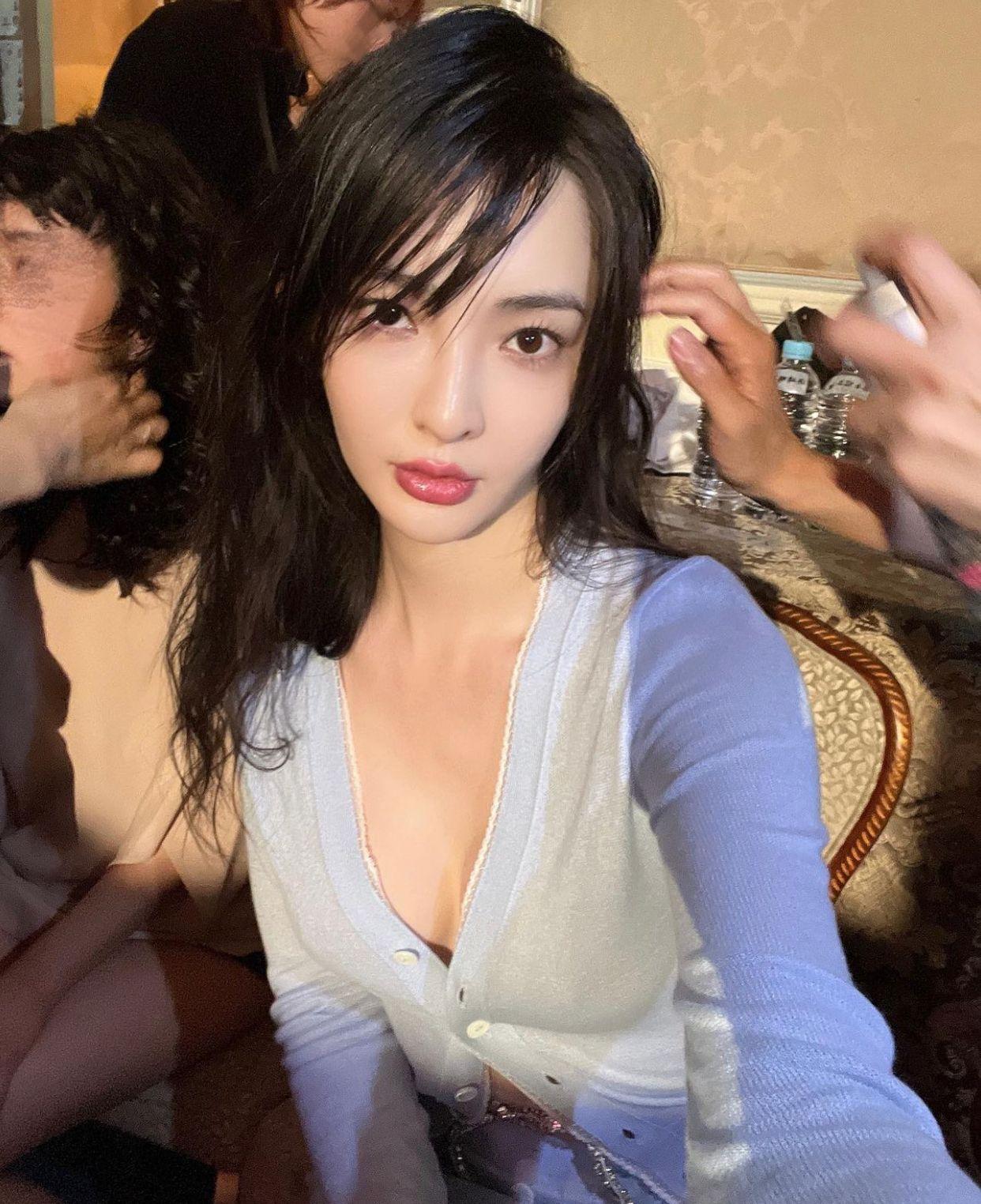 佐藤佳代今日上載近照,被網民形容其輪廓逐漸變回男人樣。