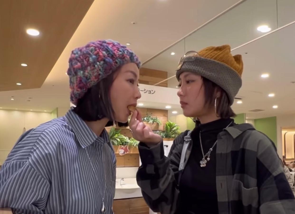 網民指兩人似Twins多過母女。