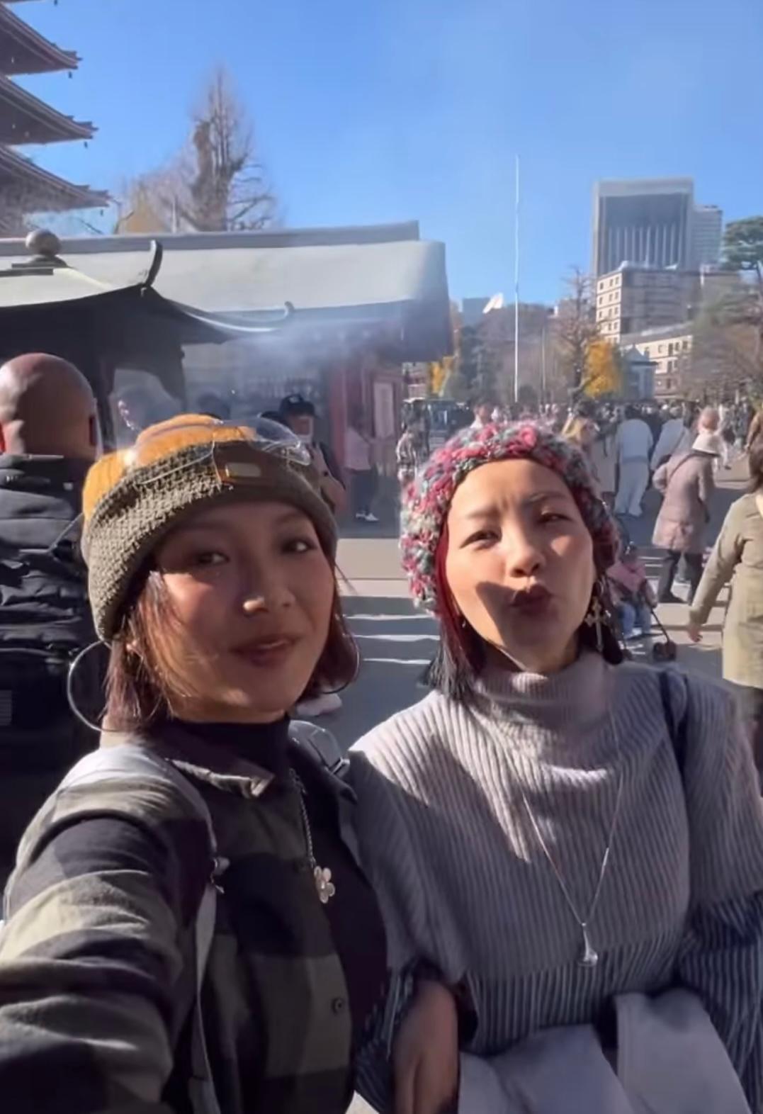 網民指兩人似Twins多過母女。