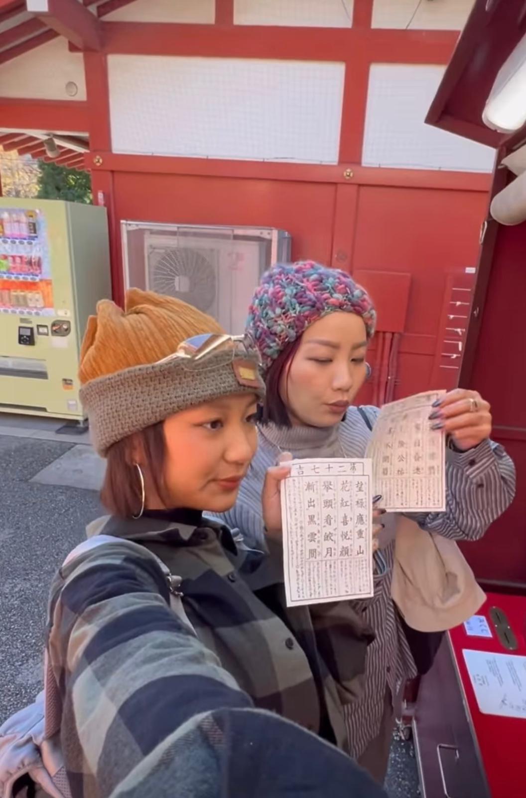 網民指兩人似Twins多過母女。