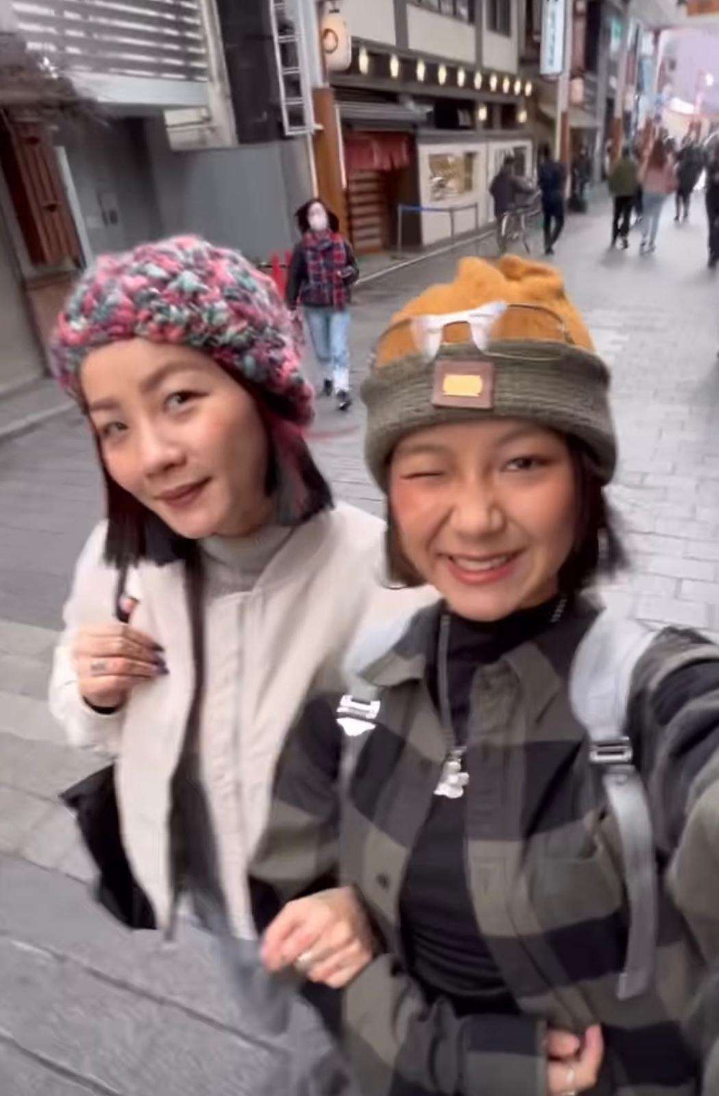 網民指兩人似Twins多過母女。