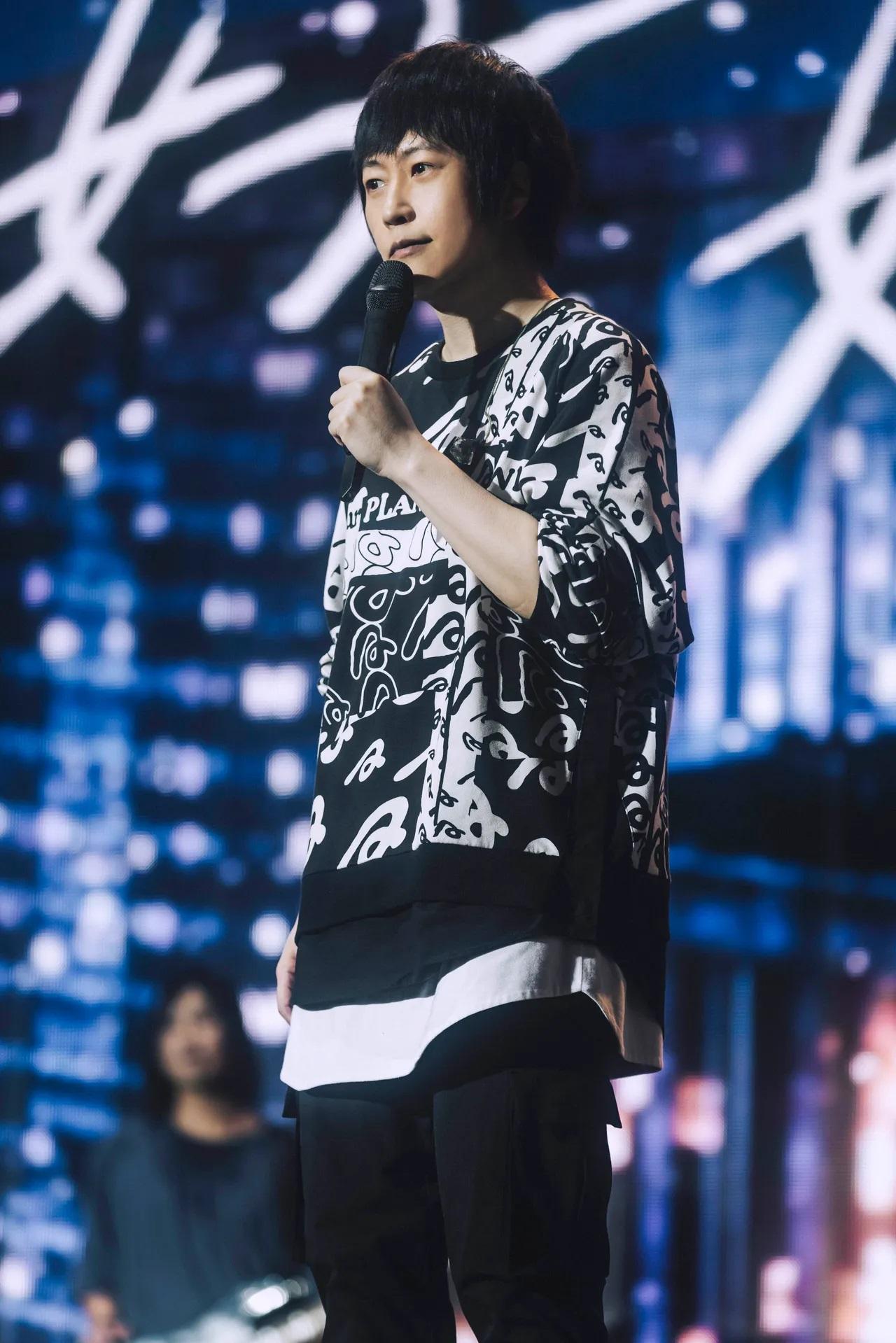 五月天主音阿信今天48歲生日。