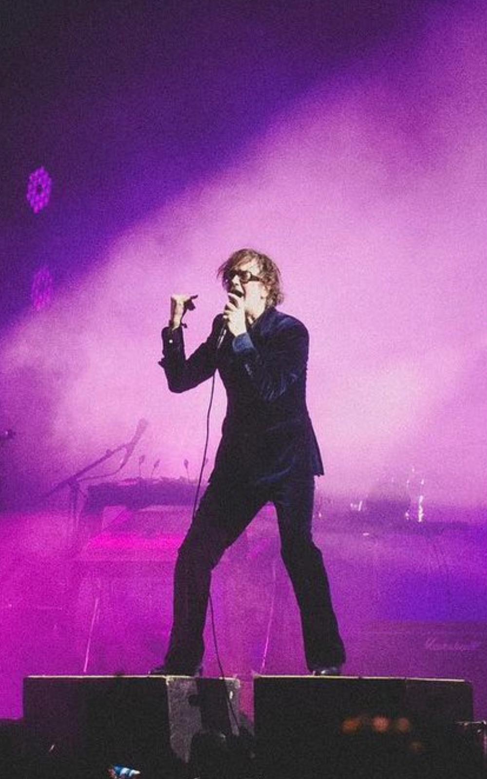 Pulp主音Jarvis Cocker帶傷演出《Clockenflap音樂節》。