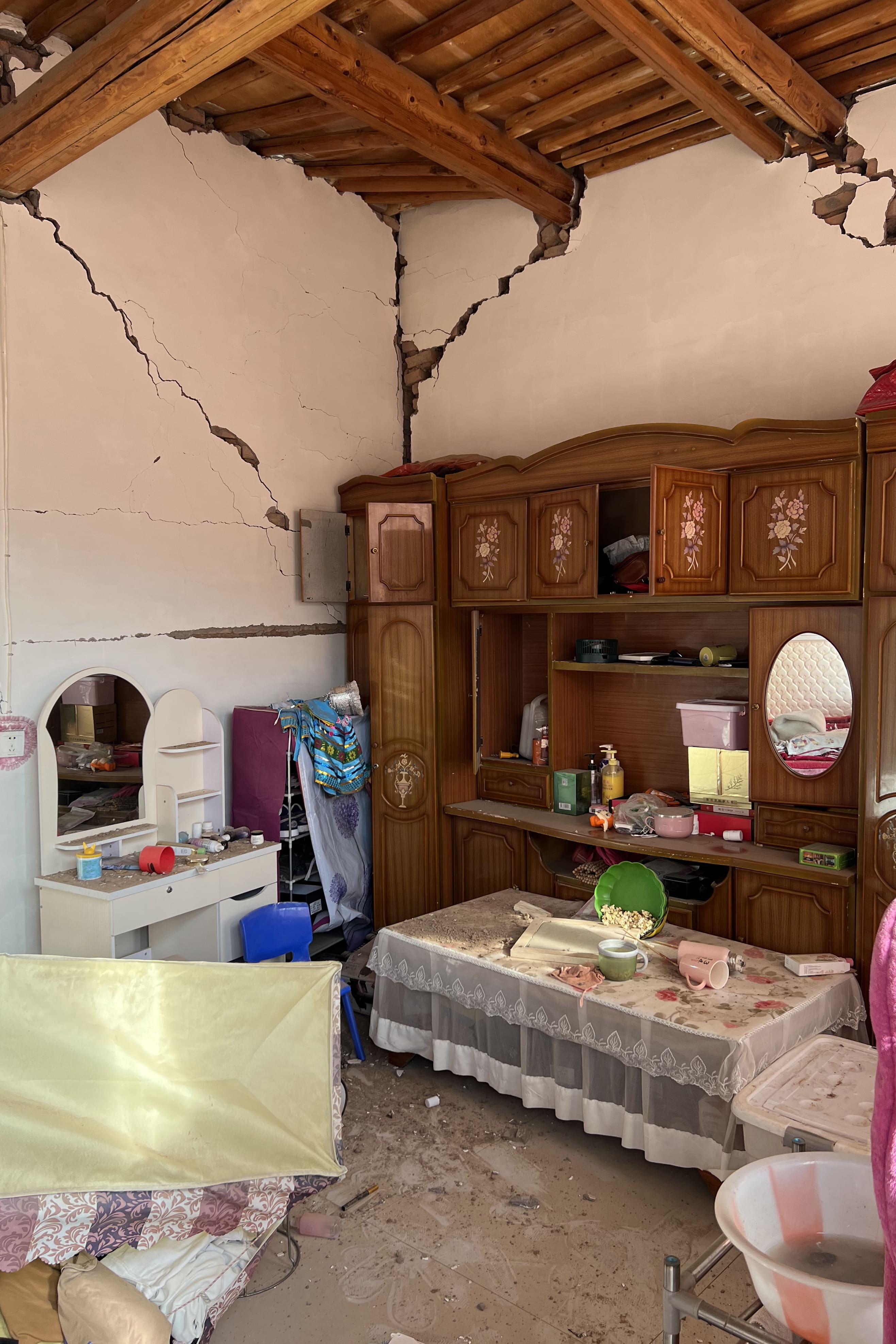 甘肅地震|至少131人死亡 指揮部稱已臨時安置約8萬人(中新社圖片)