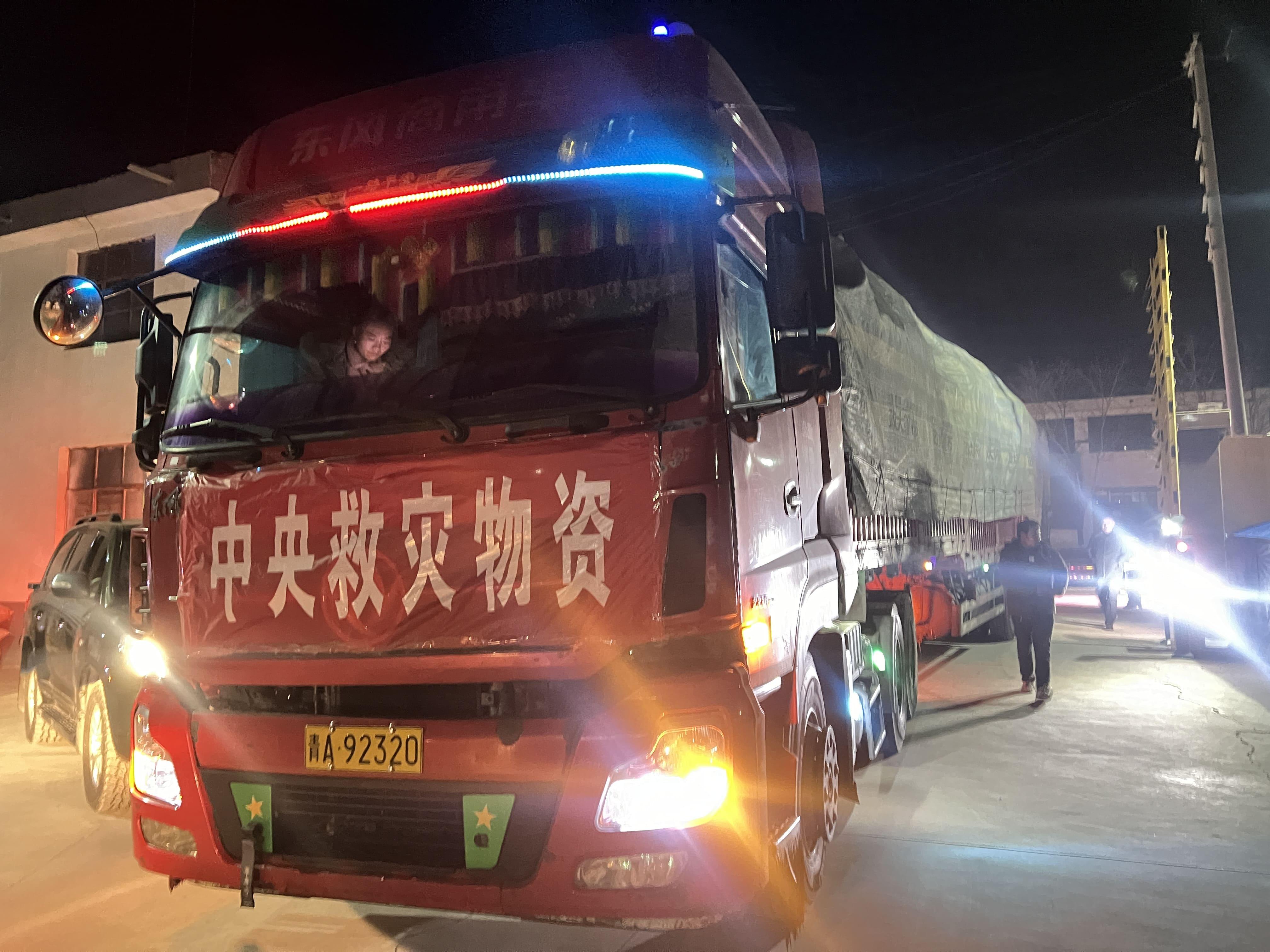 甘肅地震|至少131人死亡 指揮部稱已臨時安置約8萬人(中新社圖片)