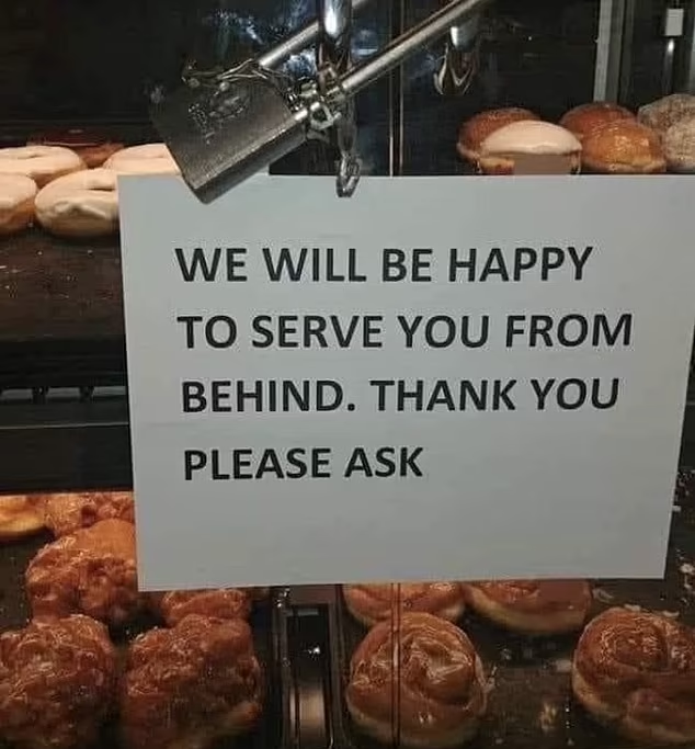 澳洲珀斯一麵包店的告示令人發笑。(互聯網)