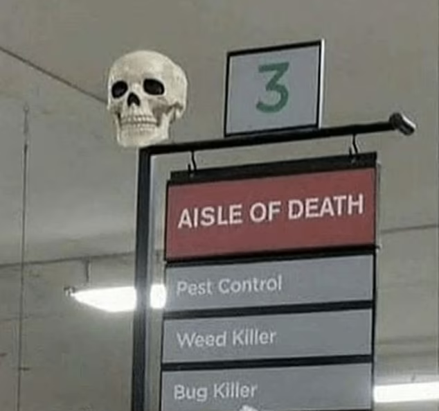 有超市驚現「死亡通道」,原來是賣殺蟲及除草產品。(互聯網)