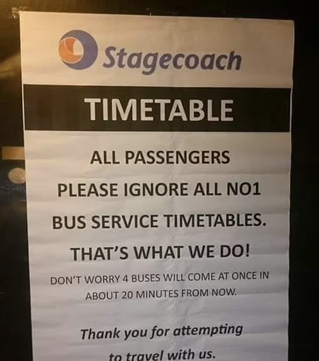 有巴士乘客不滿成日無車,自製告示叫大家無視時間表,巴士「一黎會黎4架」。(互聯網)