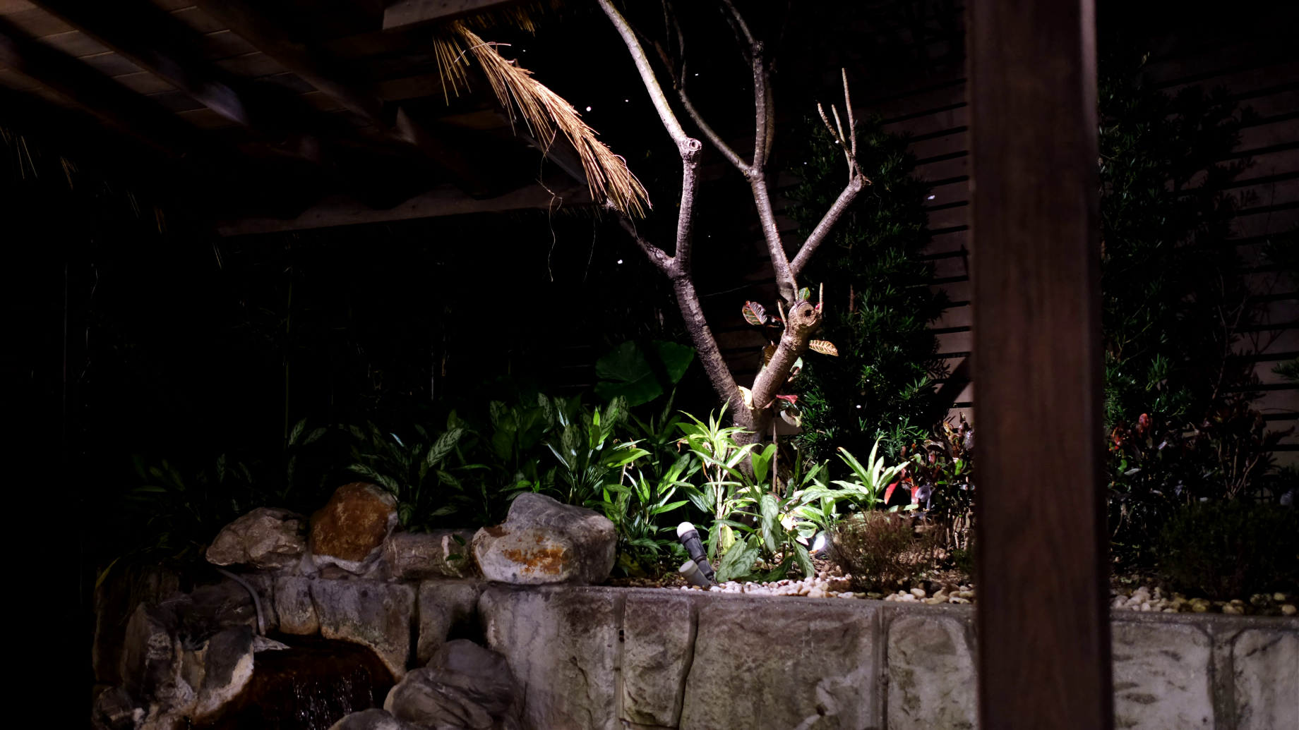 露天風呂在指定時間還有特殊雪景,滿滿日本風情!