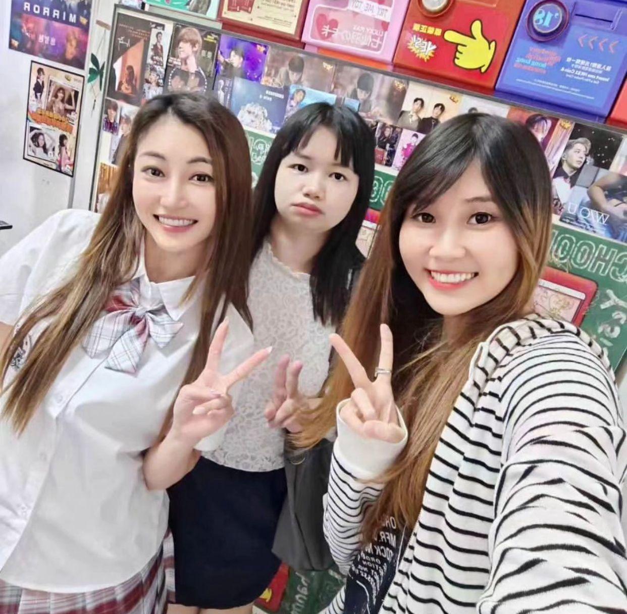 《全民造星III》葉小妍否認是「損友2號」。