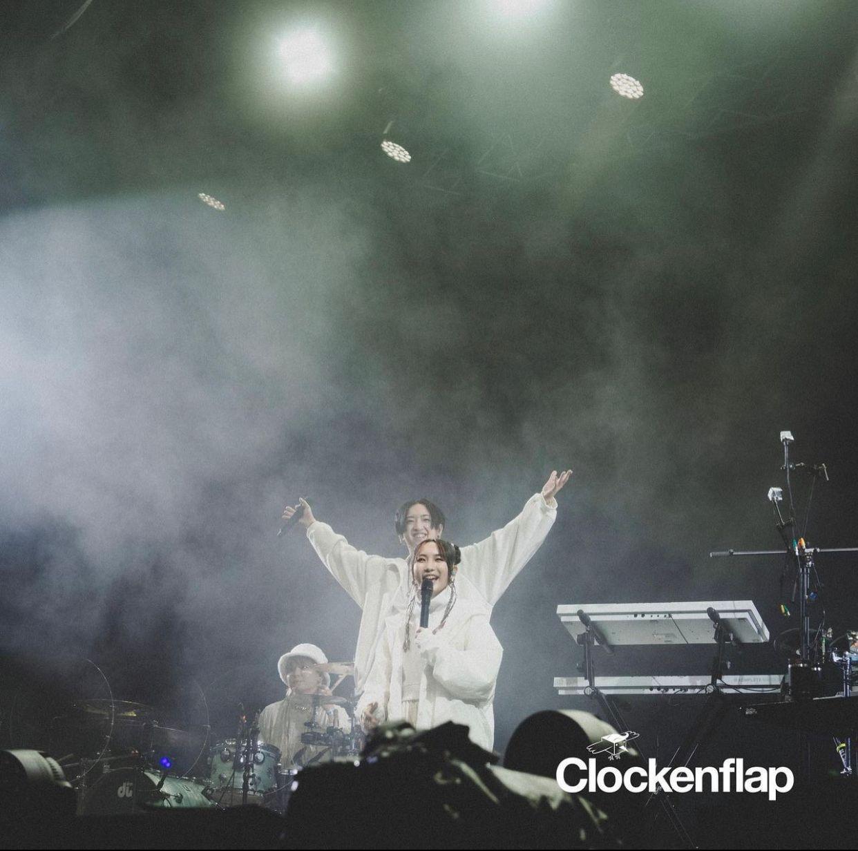 日本爆紅組合YOASOBI吸引逾萬樂迷逼爆現場,場面墟冚。