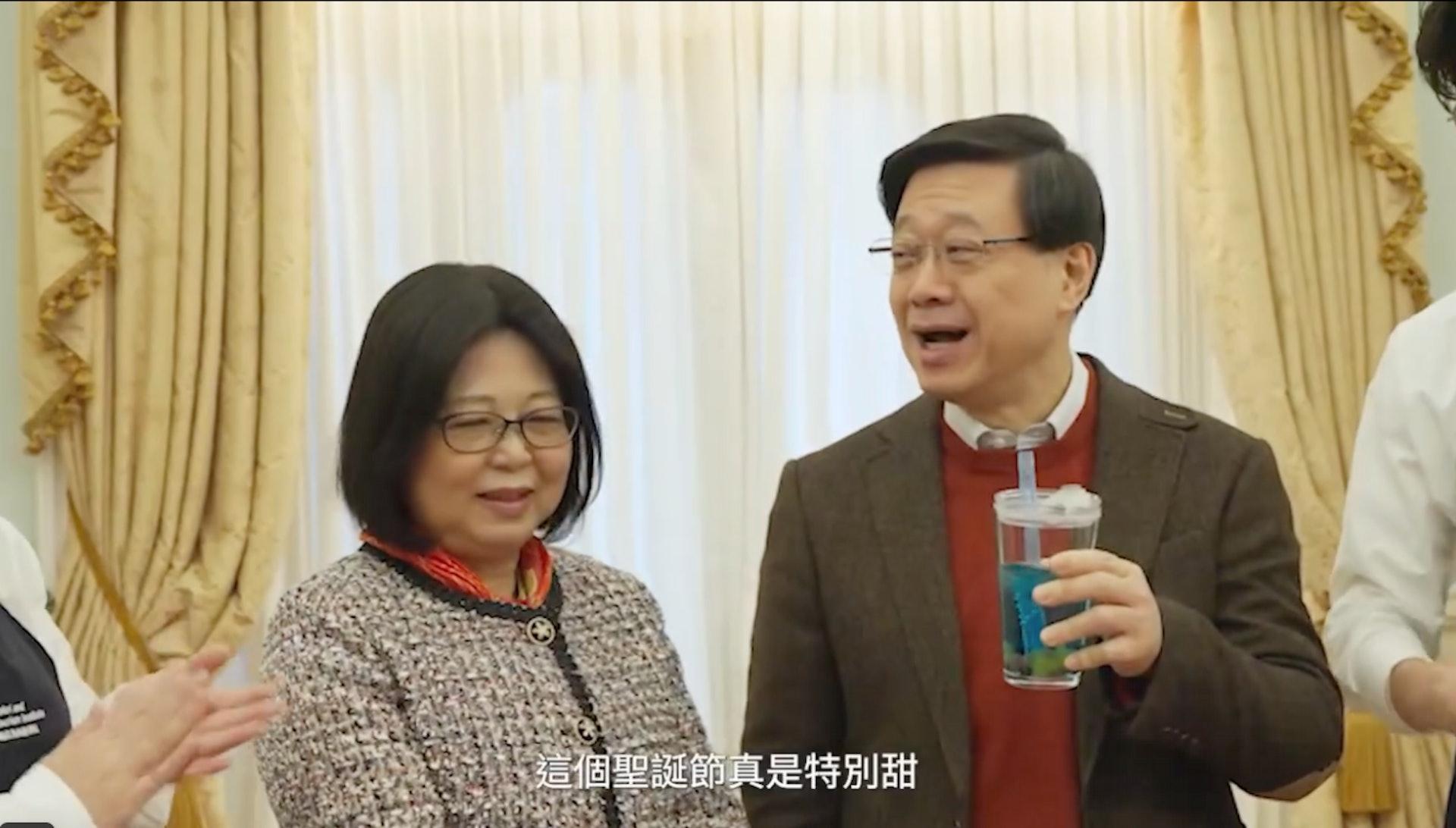 李家超試飲妻子製作的特飲後大讚:「呢個聖誕節特別甜。」