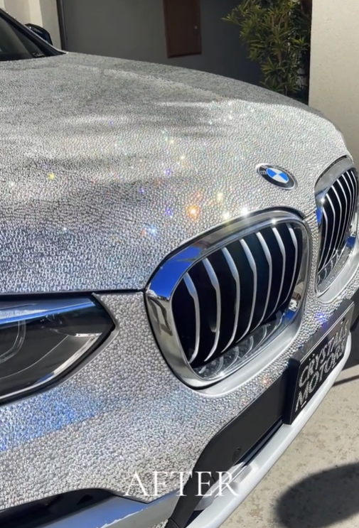 抖音女將千顆水晶貼滿愛車BMW(抖音截圖)