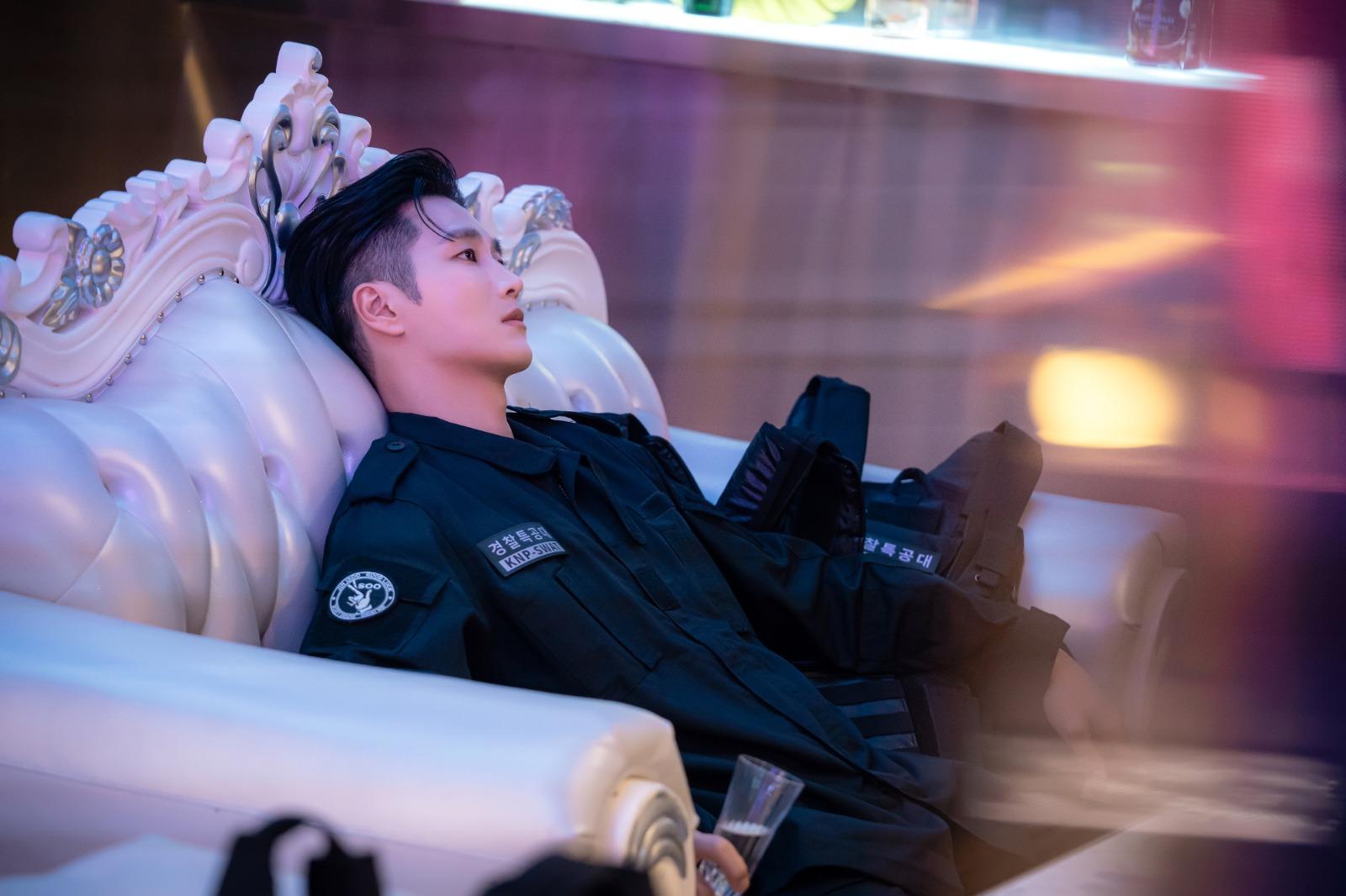 安普賢在《財閥X刑警》飾演一名「三世祖」。