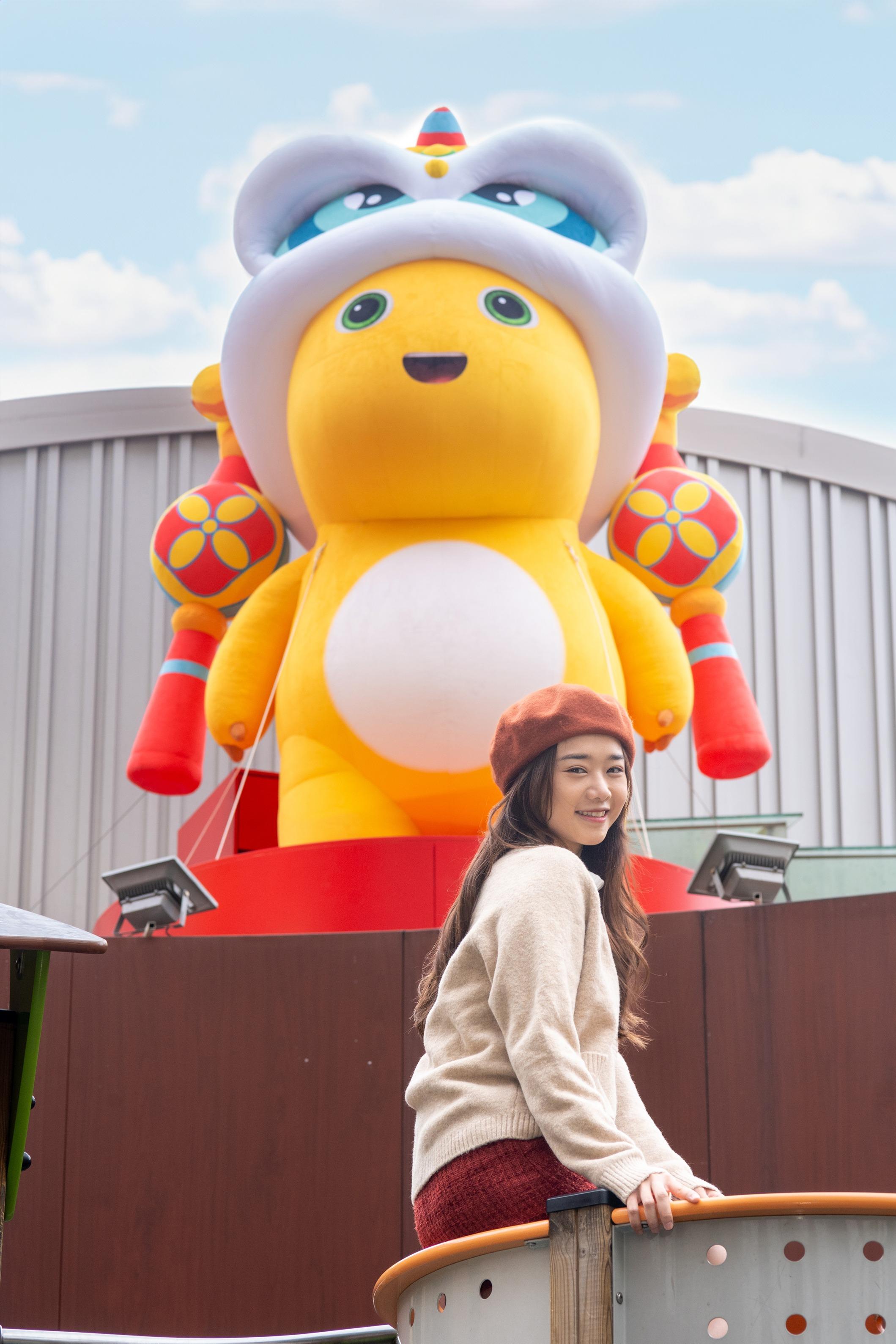 3個3米高的充氣奶龍登陸彩園廣場。