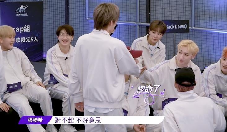 張勝希心有不甘拂袖離座,嚇窒其他練習生。