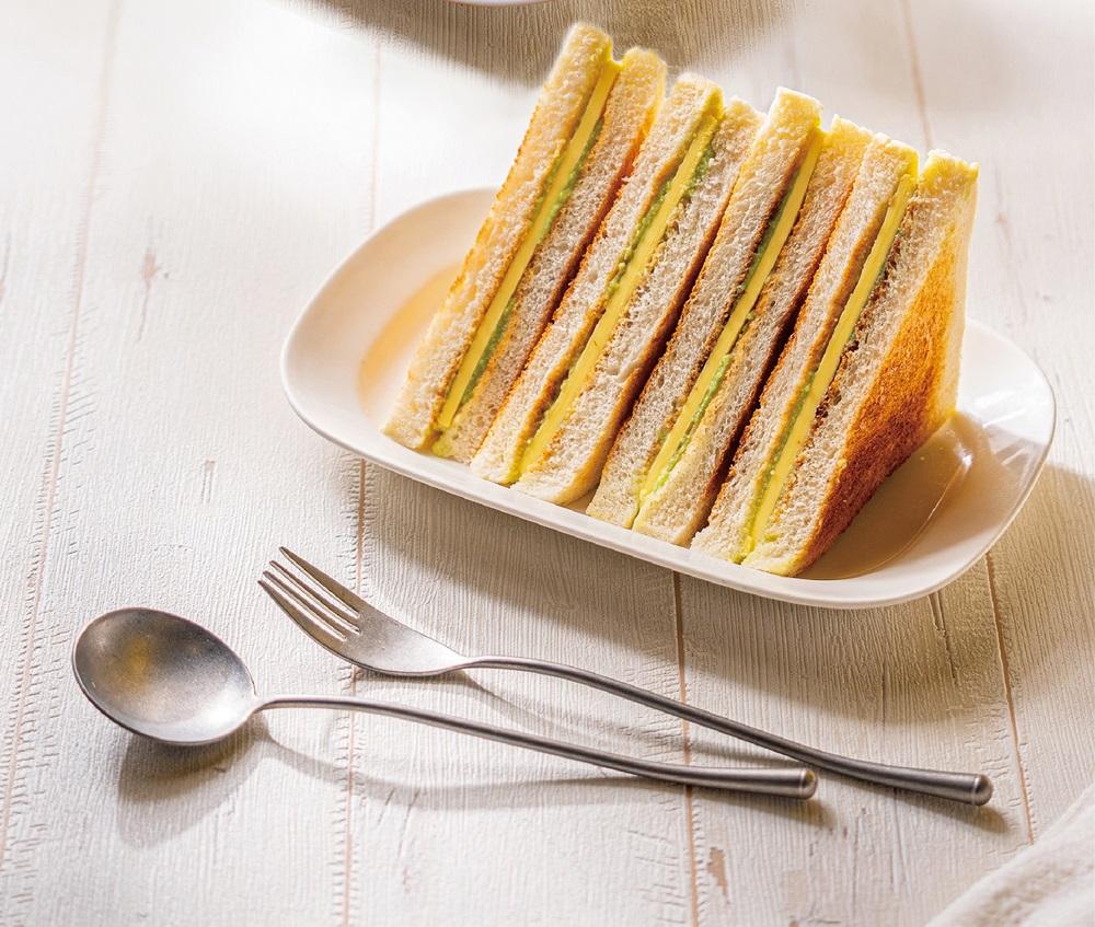 康城店限定集點卡,於康城店單次消費甜品滿$40,即贈1點,集滿5點,可免費兌換「咖央多士」一份。