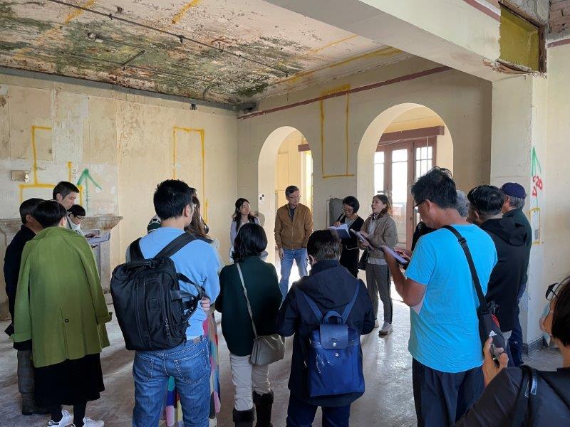 有興趣機構的代表參與導賞團,到Watervale House視察。