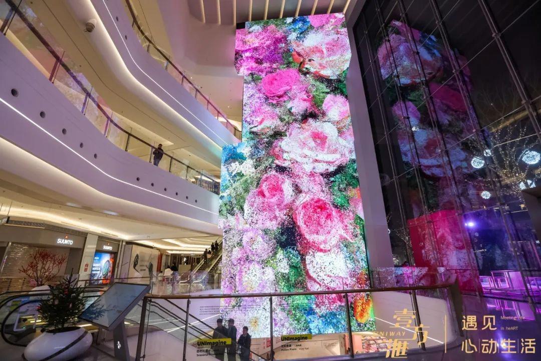 前海壹方匯到處充滿大自然元素,其中包括與新媒體藝術家曹雨西合作的數字藝術裝置《花粉像素》、《四時比鄰》。(網上圖片)