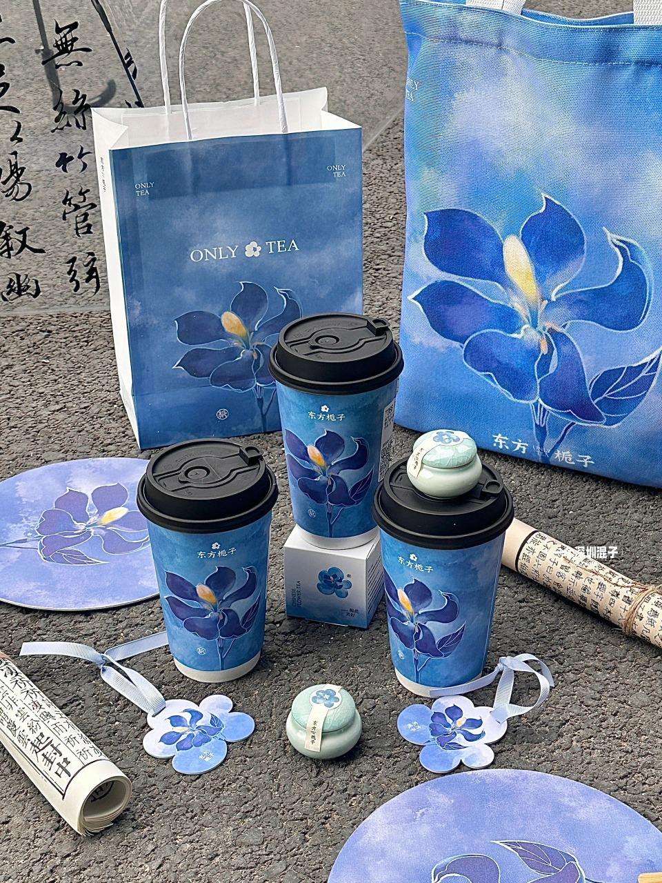 華南人氣茶飲店「東方梔子」以芳香的梔子花茶聞名,最近推出了結合彜族文化的紥染主題系列新品,大受歡迎。(圖片來源:一個深圳混子@小紅書)