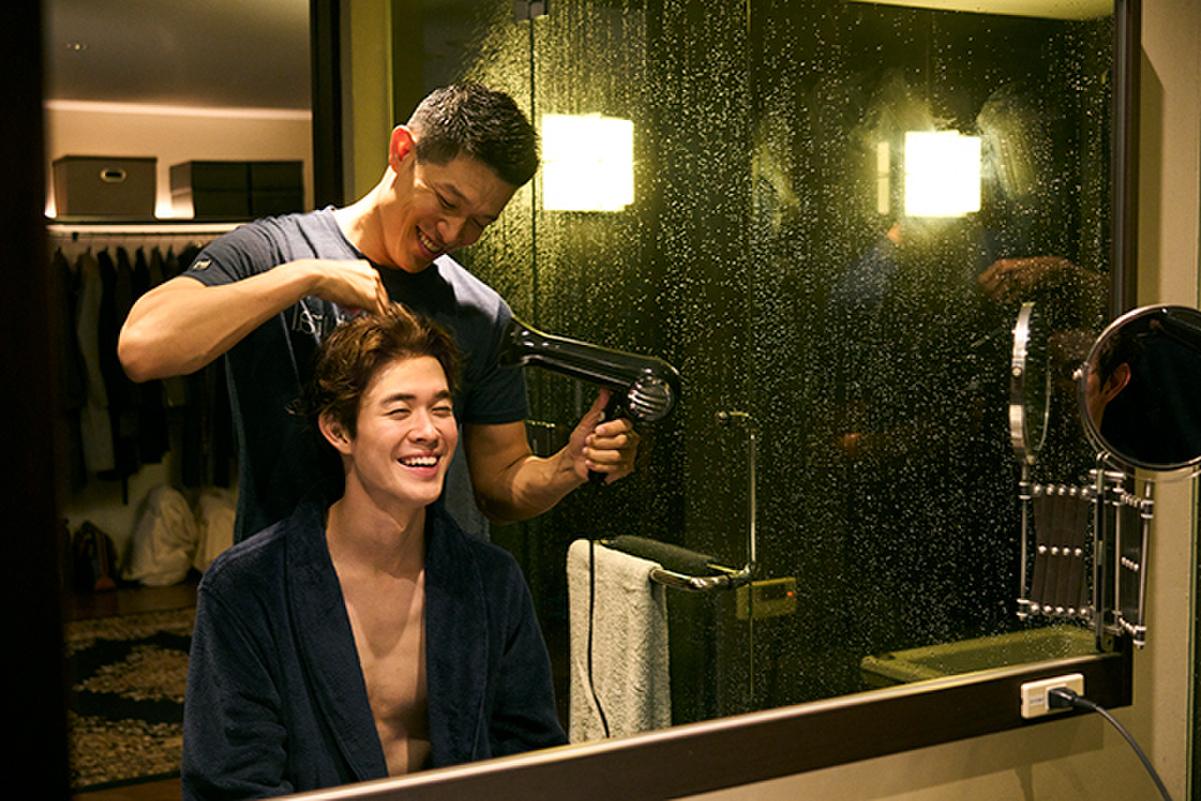 宮澤冰魚夥拍鈴木亮平的同志片《愛很自私》大受歡迎。