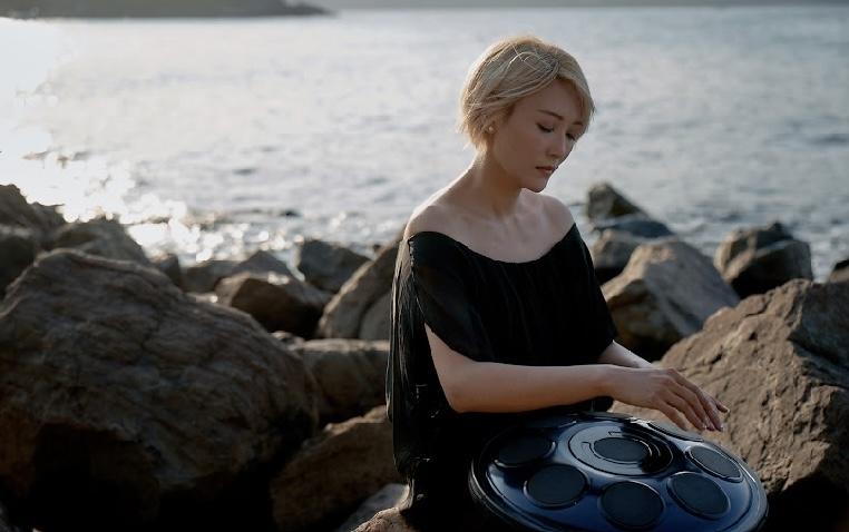 李璧琦背部被海中尖石鎅破 。