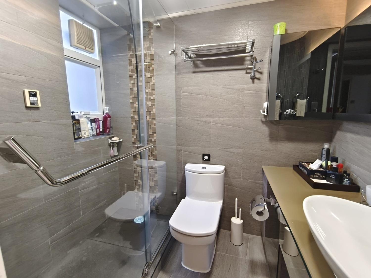 主人套房浴室。