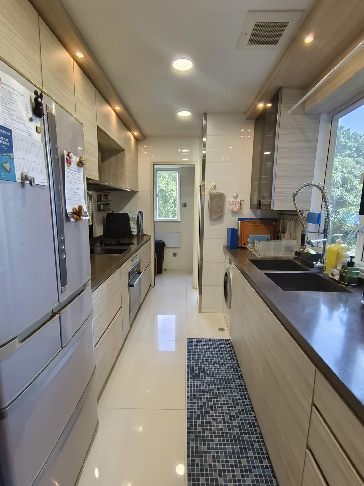 長方形的廚房光猛通爽,並設有工人房。