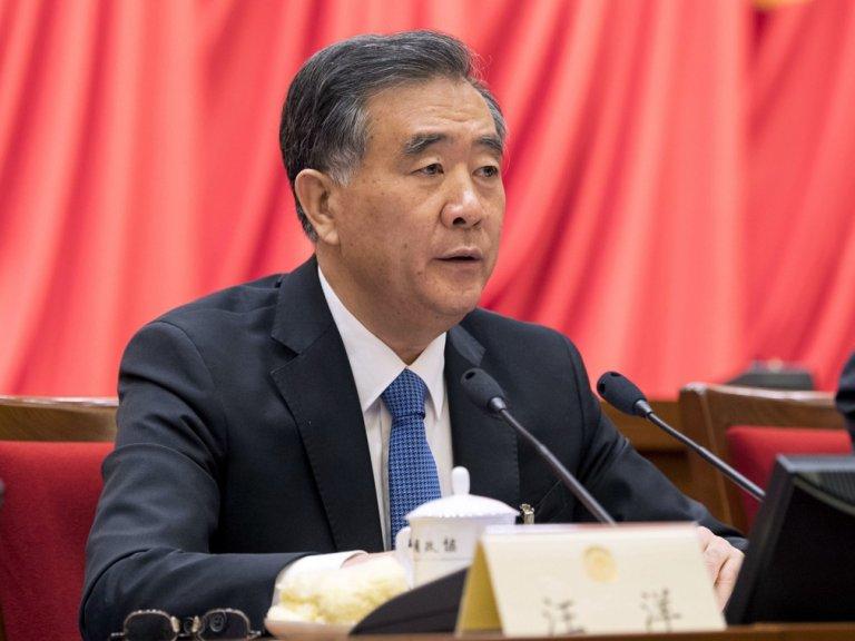 不少傳媒及內地網民一度以為此「汪洋」是已淡出政壇的68歲前全國政協主席汪洋