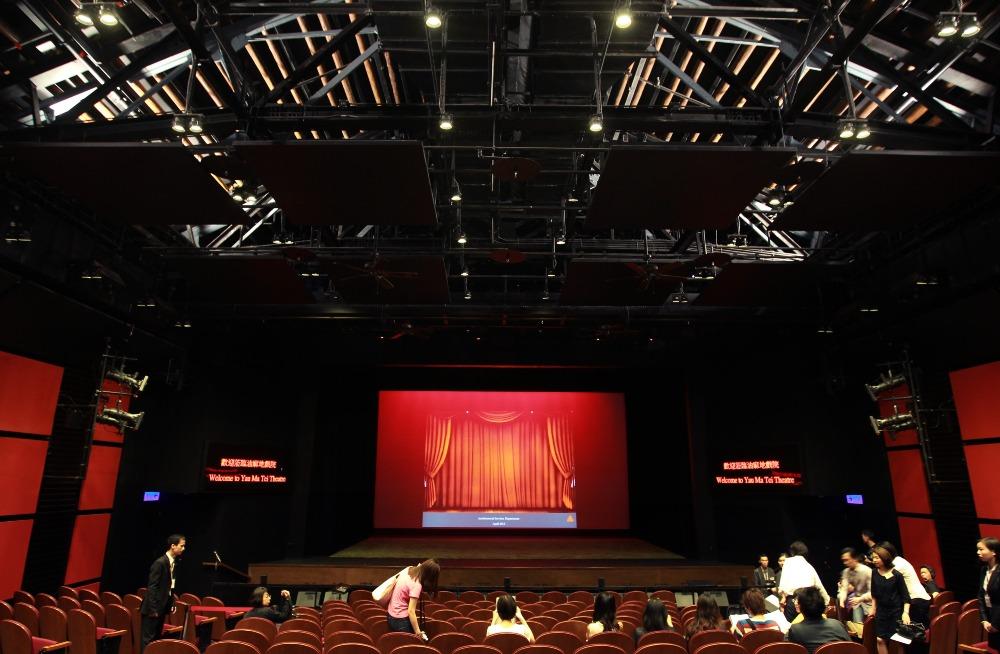 油麻地戲院在2012年重啟時,設有可以容納300名觀眾的劇院,又加建了舞台及後台等,成為粵劇新秀演出的表演場地。(圖片來源:Getty)