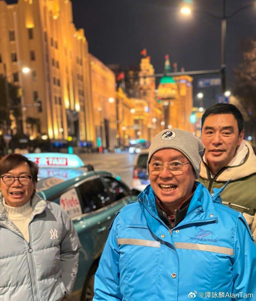 溫拿五虎已率先抵達,並於上海外灘拍照留念。