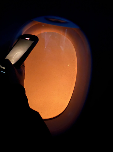 日航JAL516乘客拍到撞機後機內相片。(網上圖片)