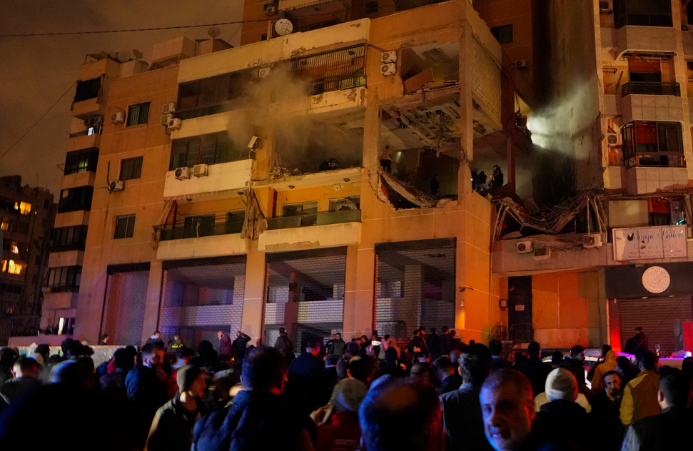 哈馬斯及黎巴嫩保安消息指,以色列周二(2日)晚上派無人機,襲擊黎巴嫩首都貝魯特市郊一個哈馬斯辦公室,殺死6人,包括哈馬斯政治局副主席阿魯里。(美聯社)