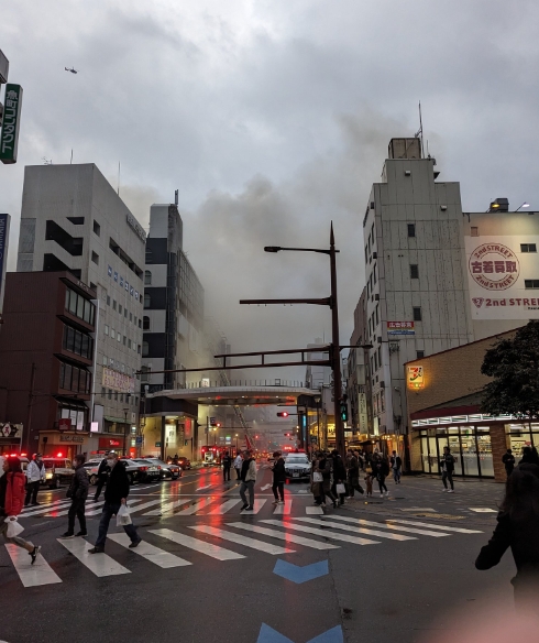 日本北九州市小倉北區知名商店街「魚町銀天街」當地時間今日(3日)下午發生大火,火勢蔓延至附近多幢建築物
