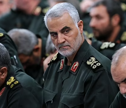 2020年1月3日,美國時任總統特朗普下令出動無人機,在伊拉克首都巴格達國際機場擊殺蘇萊曼尼