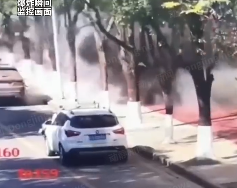 中國與緬甸果敢接壤的雲南鎮康縣南傘鎮昨日(1月3日)遭遇境外炮彈誤炸,鎮康縣人民醫院表示,共有5名因炮彈受傷的民眾被送到該院接受治療,是今輪緬北衝突首次有炮彈落入中國境內。