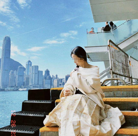 網民質疑行為挑釁港人,事主發文前言不對後語。(圖片來源:小紅書)