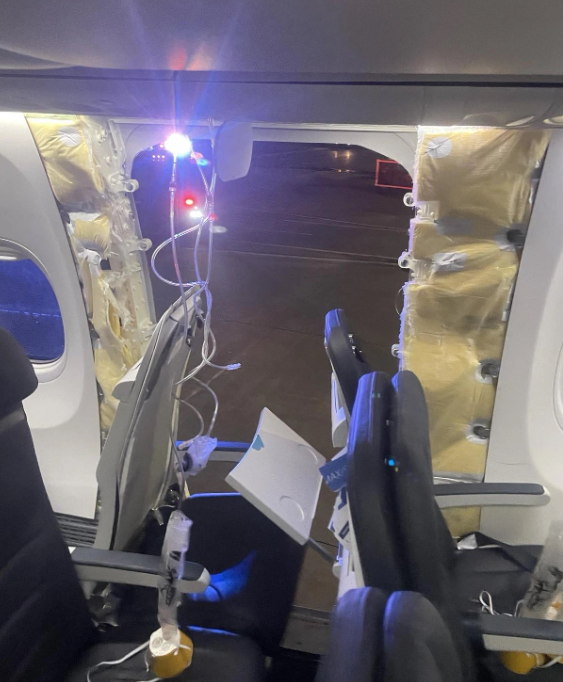 美國阿拉斯加航空一架波音737 MAX 9客機上周五(5日)從俄勒岡州波特蘭機場起飛後不久,一道艙門在空中飛脫,需緊急折返。