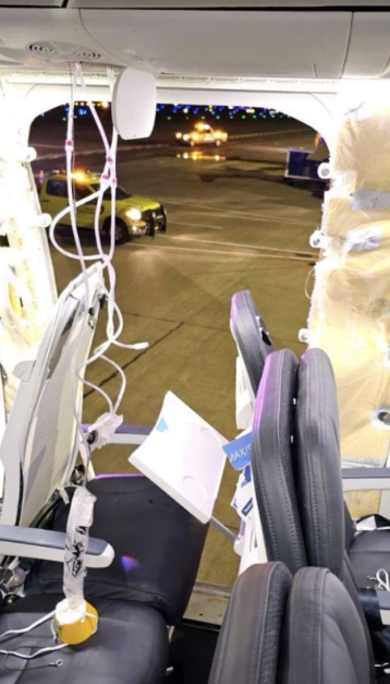 美國阿拉斯加航空一架波音737 MAX 9客機上周五(5日)從俄勒岡州波特蘭機場起飛後不久,一道艙門在空中飛脫,需緊急折返。