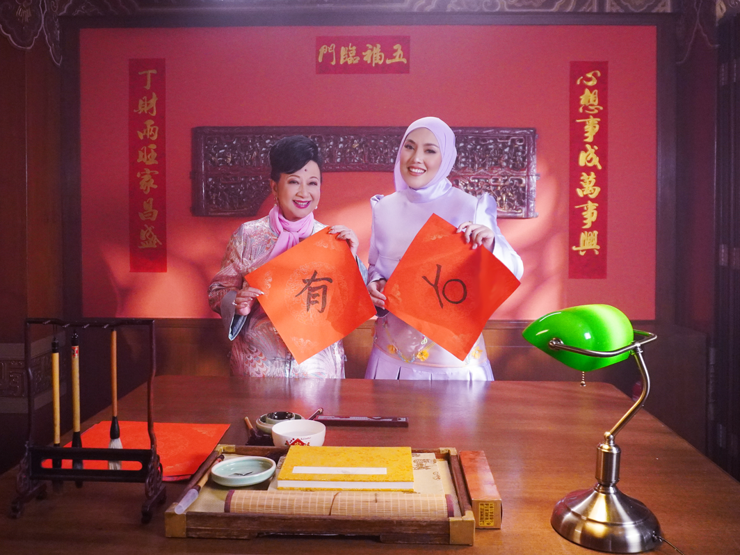 家燕姐為免腹大便便的茜拉舟車勞頓,新歌由錄音到拍MV亦於馬來西亞完成。