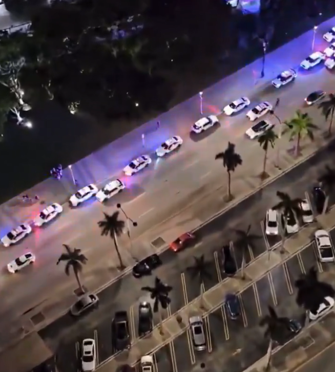 當晚有大量警車到場。(互聯網)